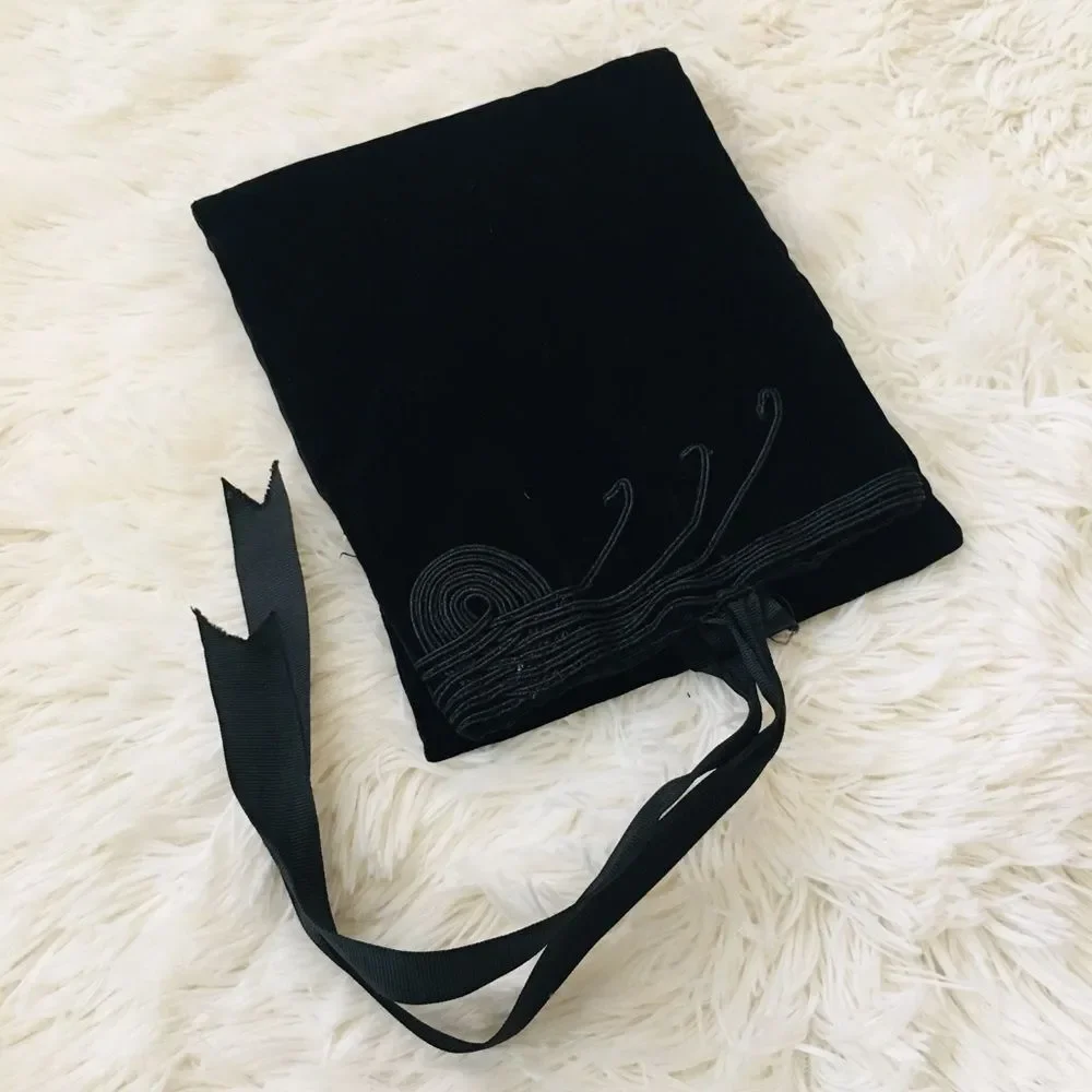 👛 Vintage Black Velvet Tie Clutch Purse 👛